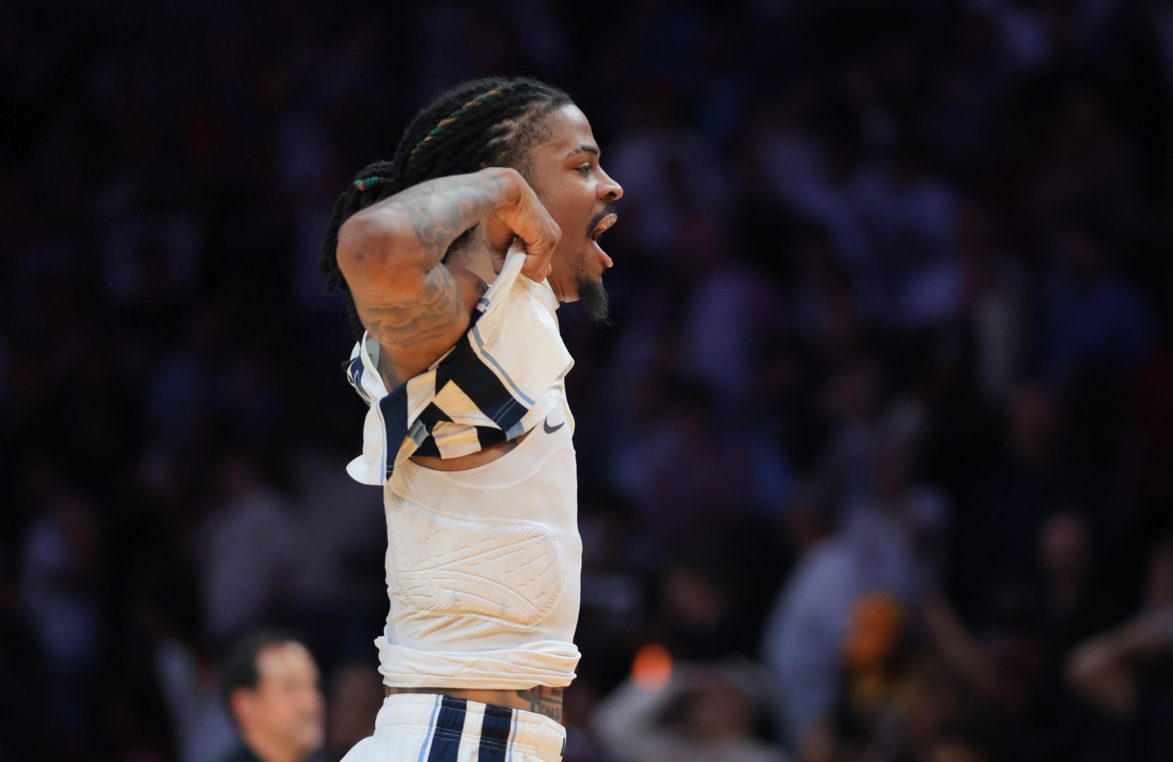 爱游戏入口-灰熊客场战胜老鹰，取得两连胜(灰熊客场战胜老鹰,取得两连胜胜利)