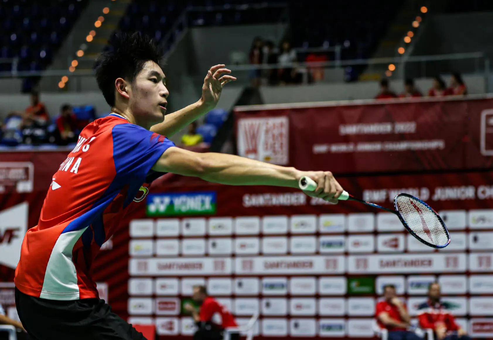 泰国羽毛球选手逆风翻盘，击败卫冕冠军(泰国羽毛球选手逆风翻盘,击败卫冕冠军是谁)