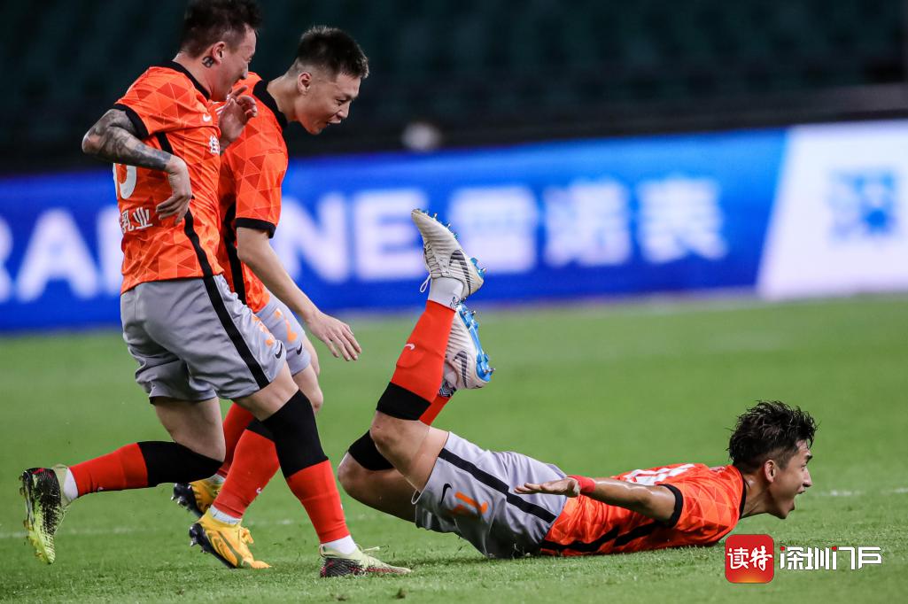 爱游戏体育下载-雄狮锋线发威，稳固球队领先优势