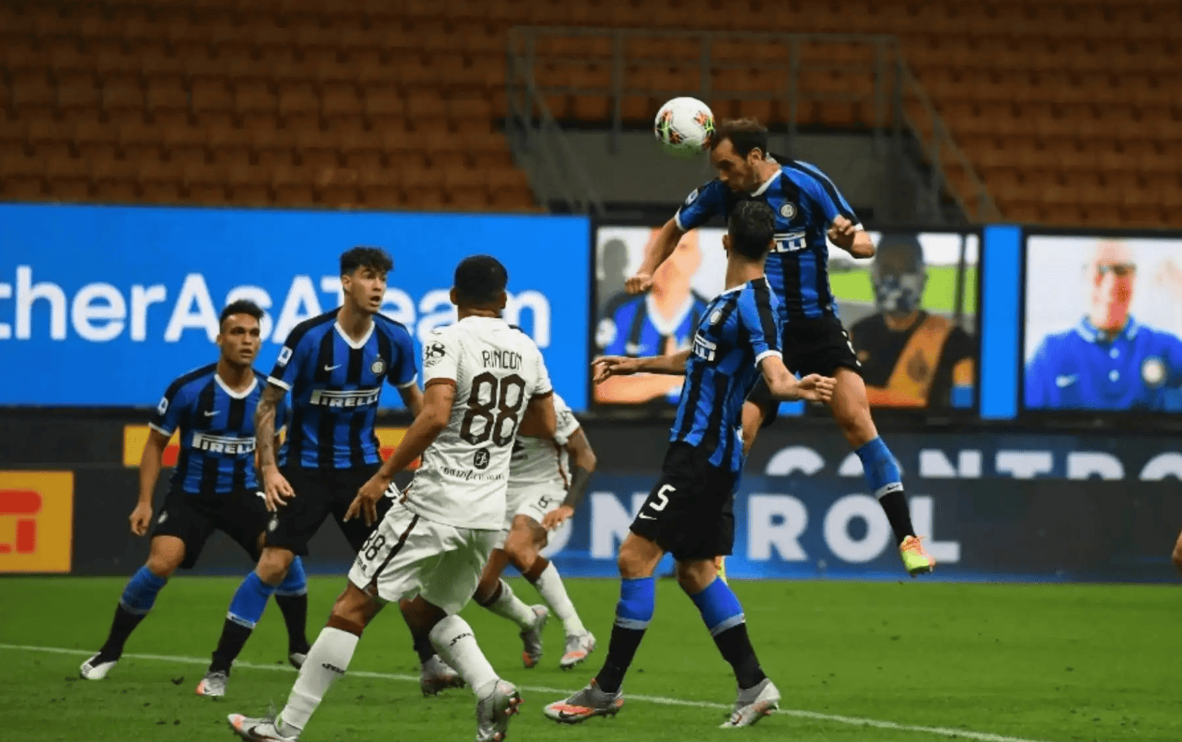 爱游戏体育下载-国际米兰客场大胜，领先意甲竞争对手