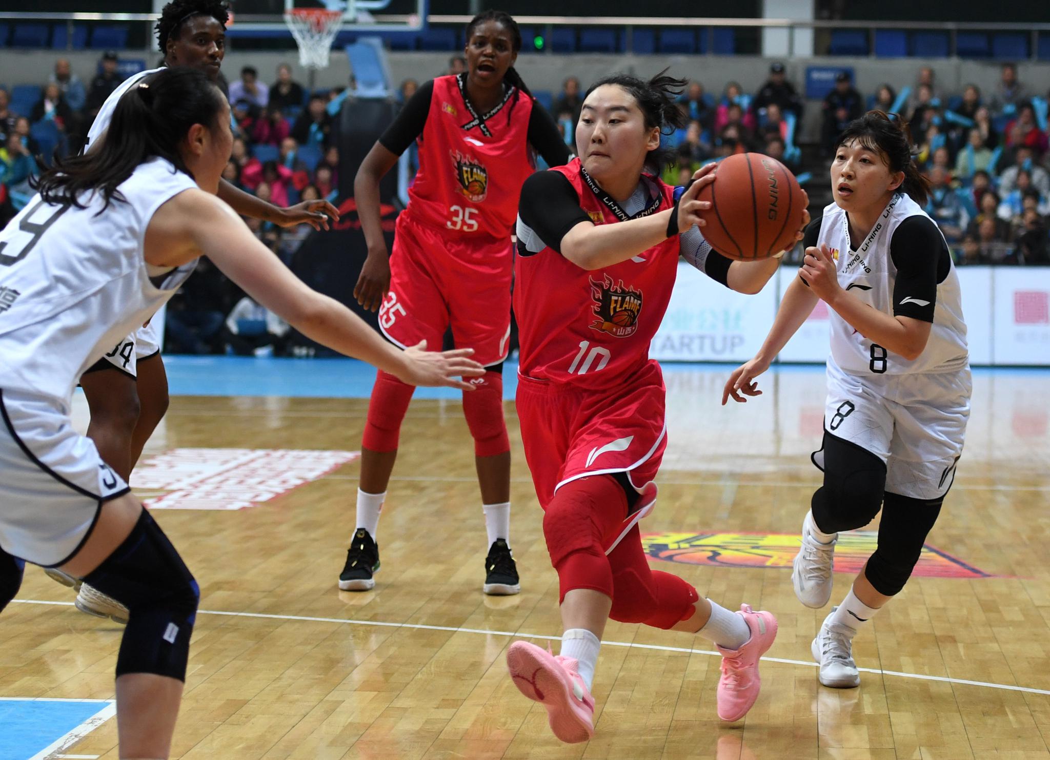 爱游戏官网-女子篮球比赛：南非队实现逆转胜利