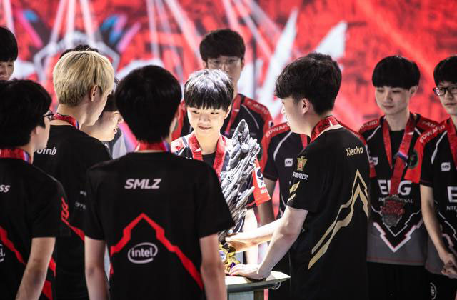 外籍球员融入战队,表现令人期待 外籍球员融入战队,表现令人期待