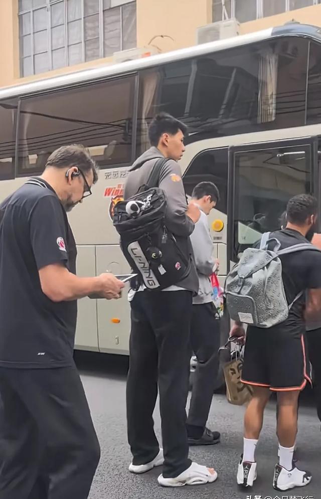 关于球员代表团抵达外国训练基地,备战即将开始的信息 关于球员代表团抵达外国训练基地,备战即将开始的信息