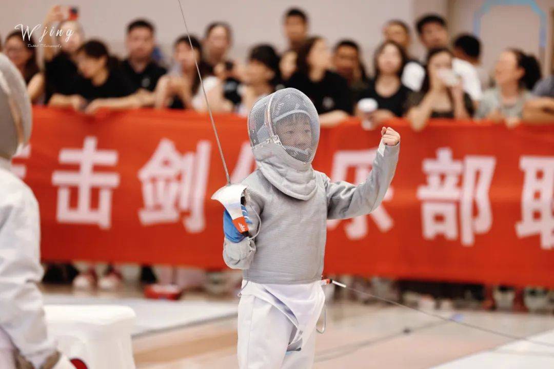 英国击剑选手实现突破性胜利 英国击剑选手实现突破性胜利