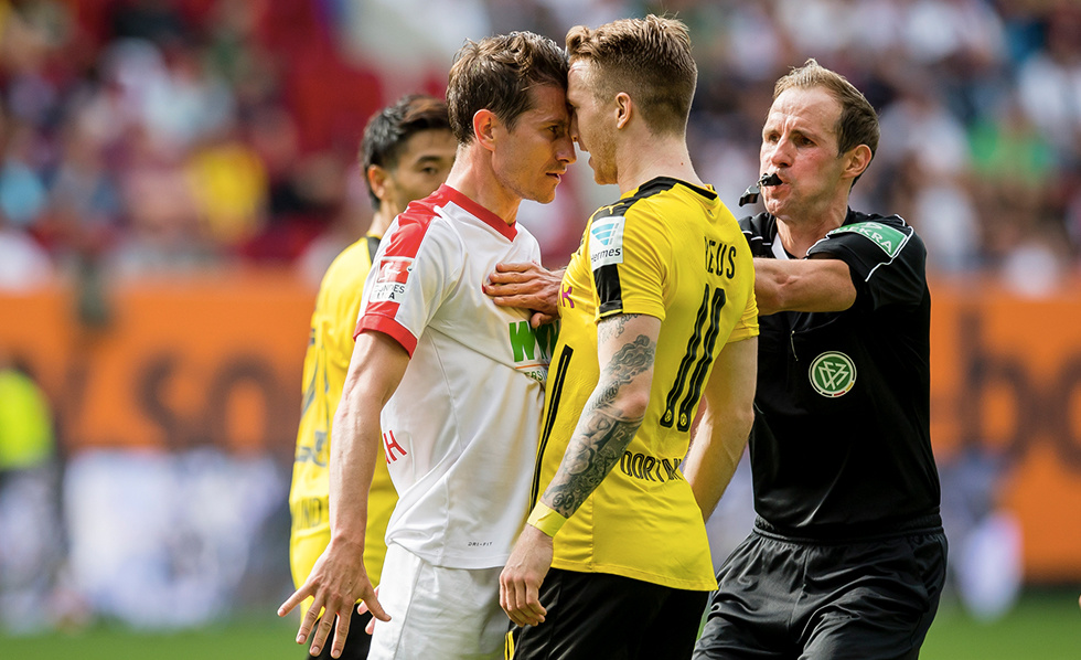 爱游戏官网入口-包含奥格斯堡寻求胜利，保持不败战绩的词条