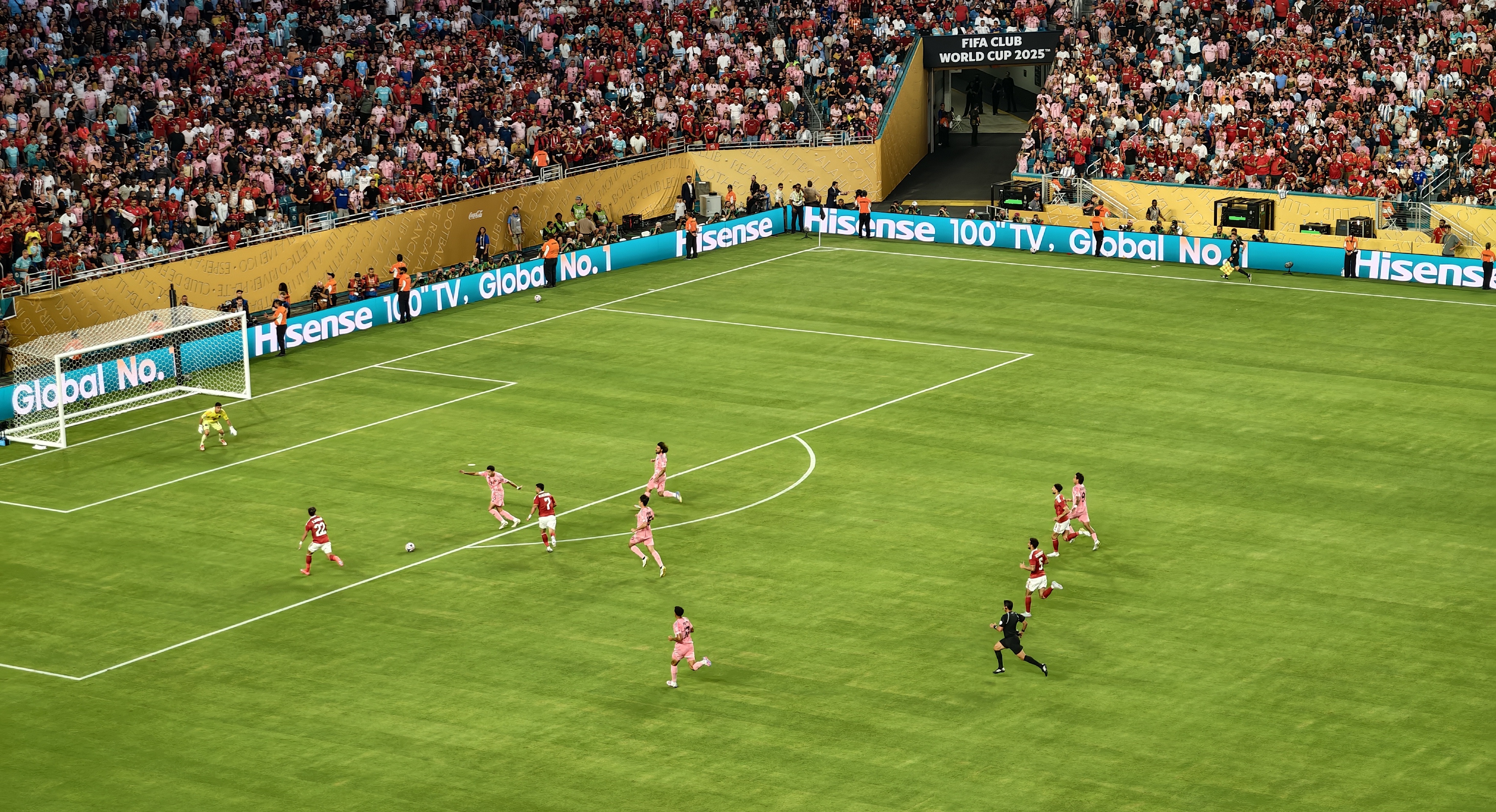 爱游戏体育官网-足球联赛转播权被疑存在问题，调查启动