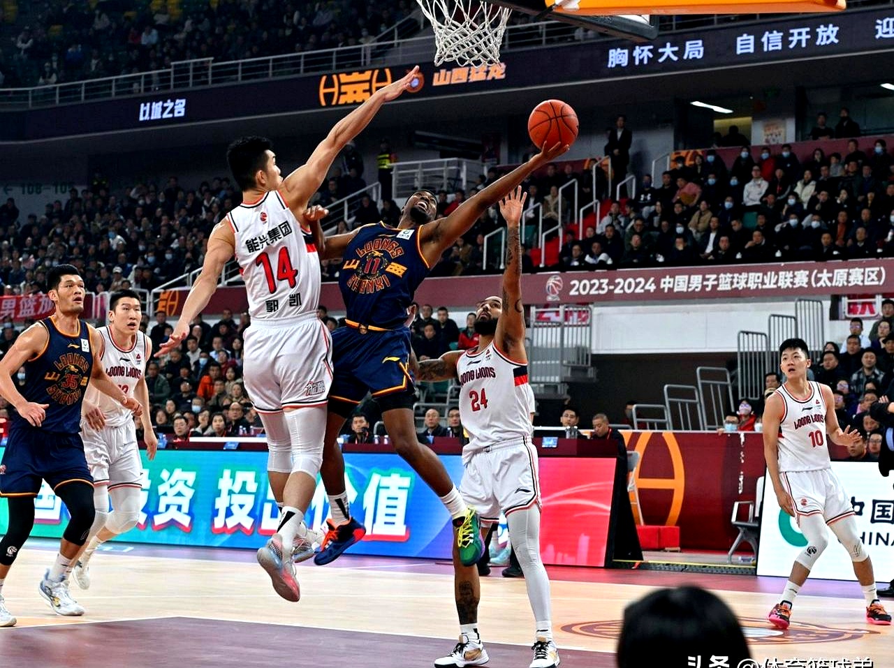 郭艾伦状态回勇,领导上海队击败深圳 郭艾伦状态回勇,领导上海队击败深圳