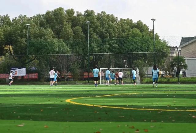 爱游戏体育平台-足球训练场地升级改造，提高球员训练质量