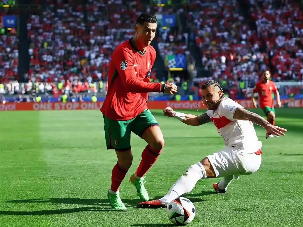 布拉格遭遇智利，欧洲杯预选赛关键战上演