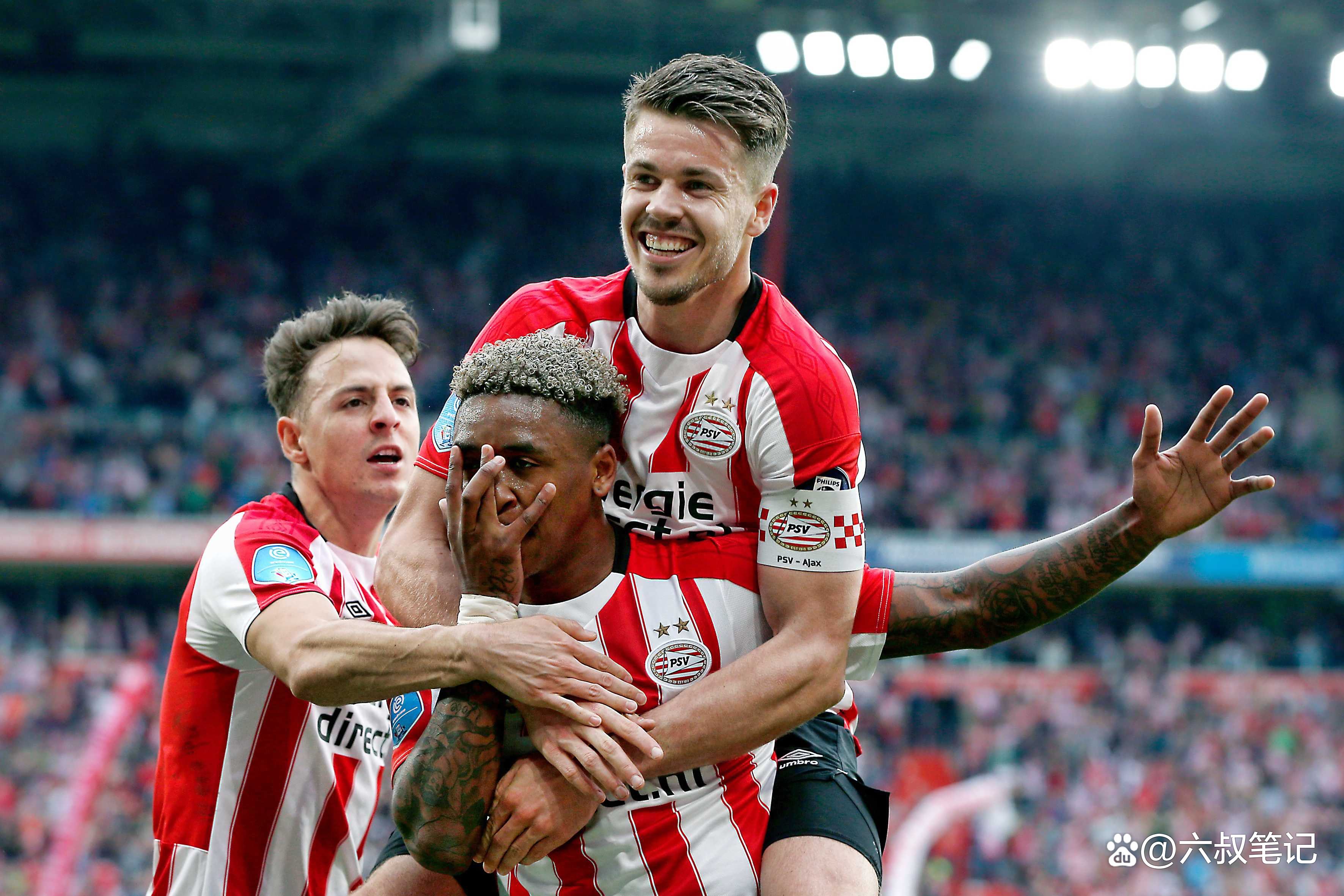 荷甲联赛气氛热烈,吸引球迷狂欢 荷甲联赛气氛热烈,吸引球迷狂欢