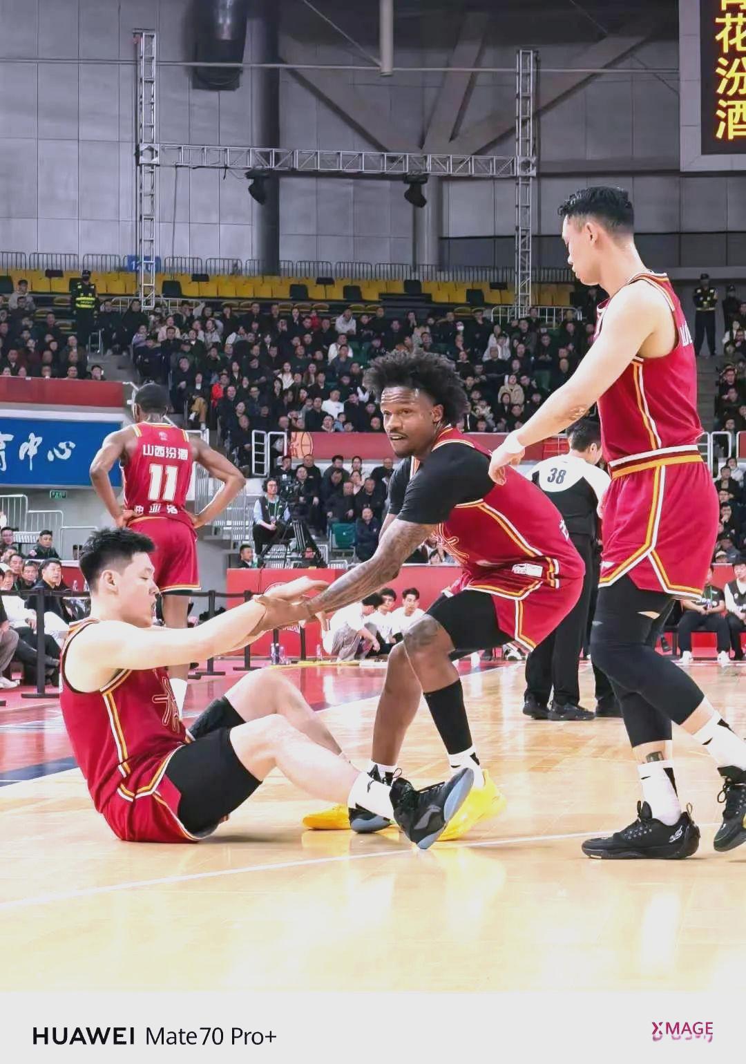 热门球队在职业篮球比赛中取得了胜利连胜 热门球队在职业篮球比赛中取得了胜利连胜