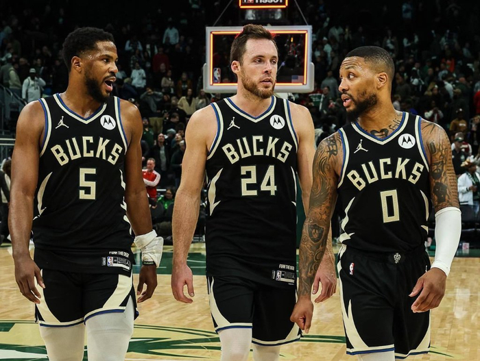 爱游戏网页版登录入口-雄鹿惊险险胜开拓者，詹皇三双难救主！的简单介绍