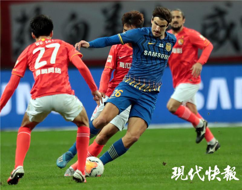 包含江苏苏宁交战团结倍显，前场火力成突出的词条