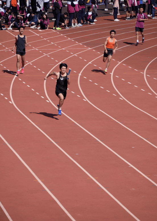 爱游戏在线登录-运动员们在比赛中兢兢业业，无愧赛场