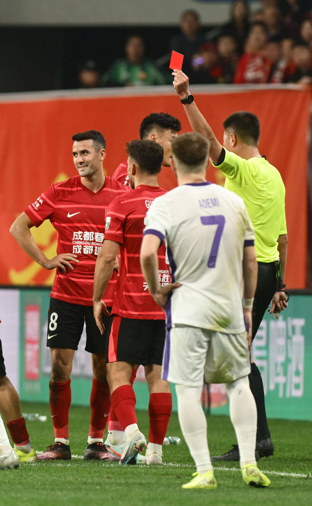 爱游戏登录入口-四川FC中场大将遭遇伤病，球队备战受挫的简单介绍