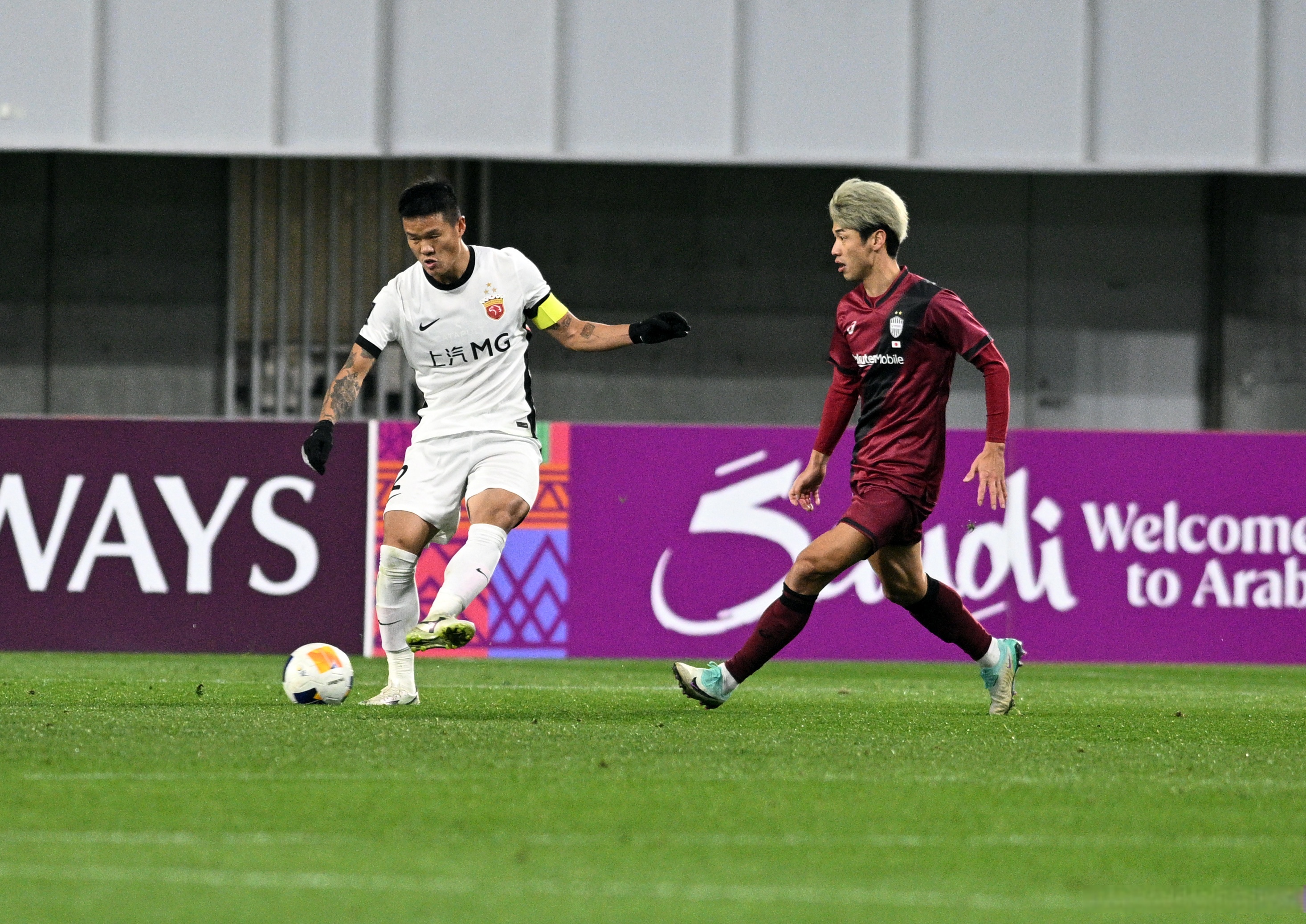 热门球队在国际比赛中过关斩将