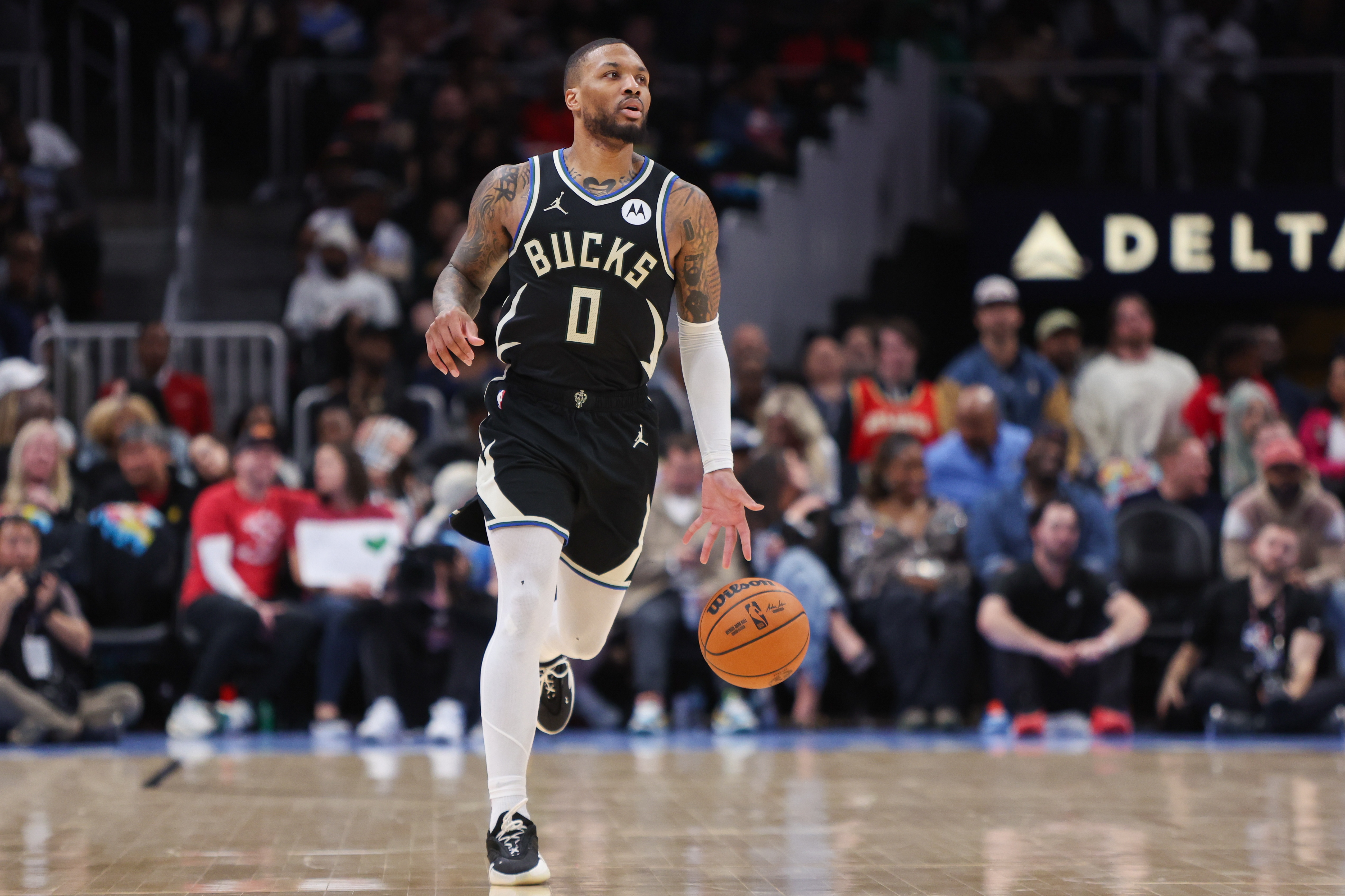 爱游戏中国官网-雄鹿客场击败开拓者，拉塞尔28分12助攻的简单介绍