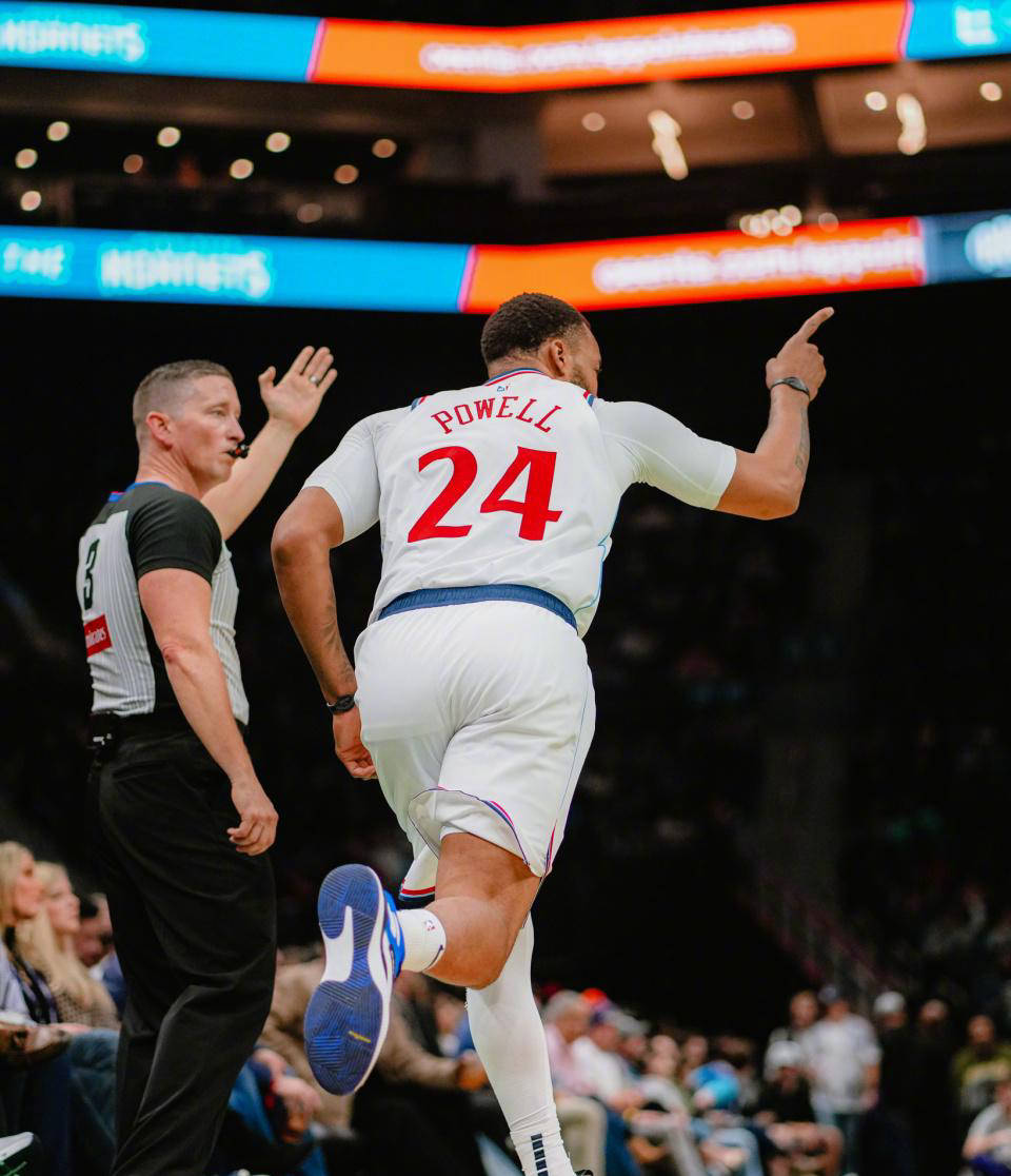 爱游戏体育直播-快船击败猛龙取得四连胜