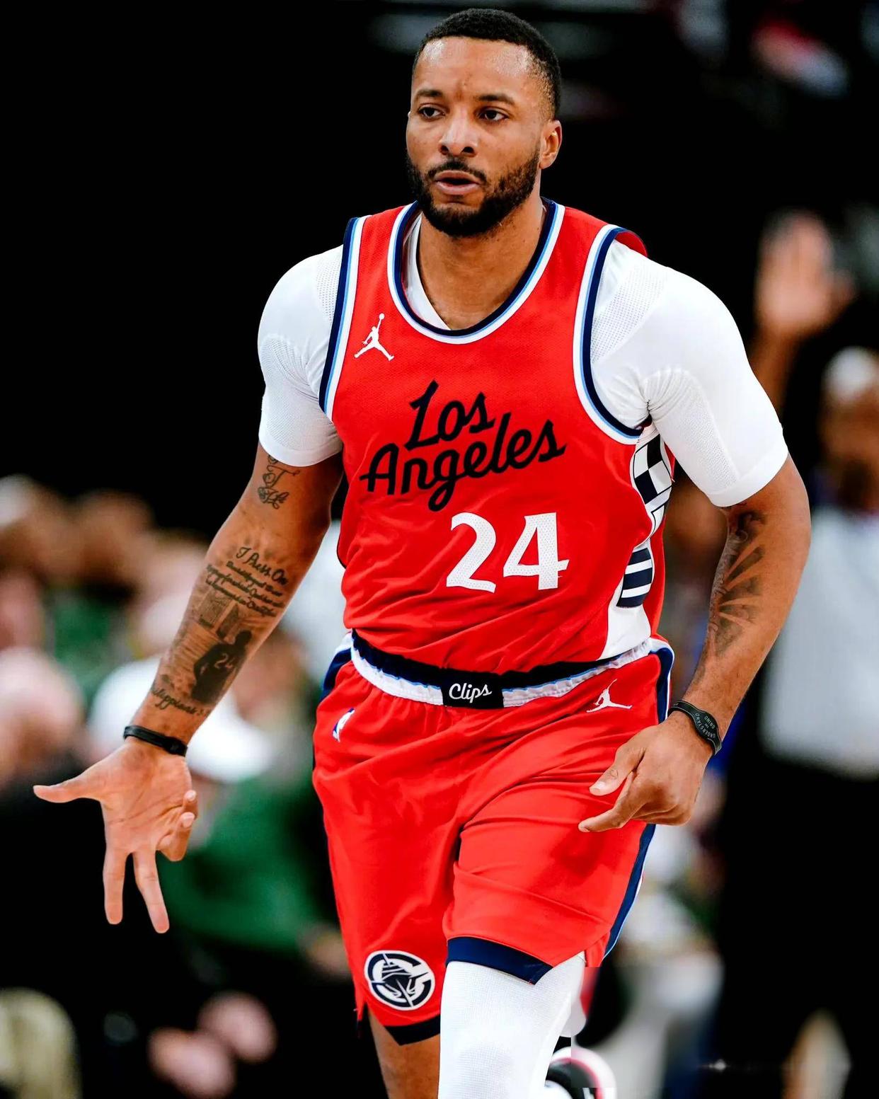 雄鹿胜快船取得赛季第十胜 雄鹿胜快船取得赛季第十胜